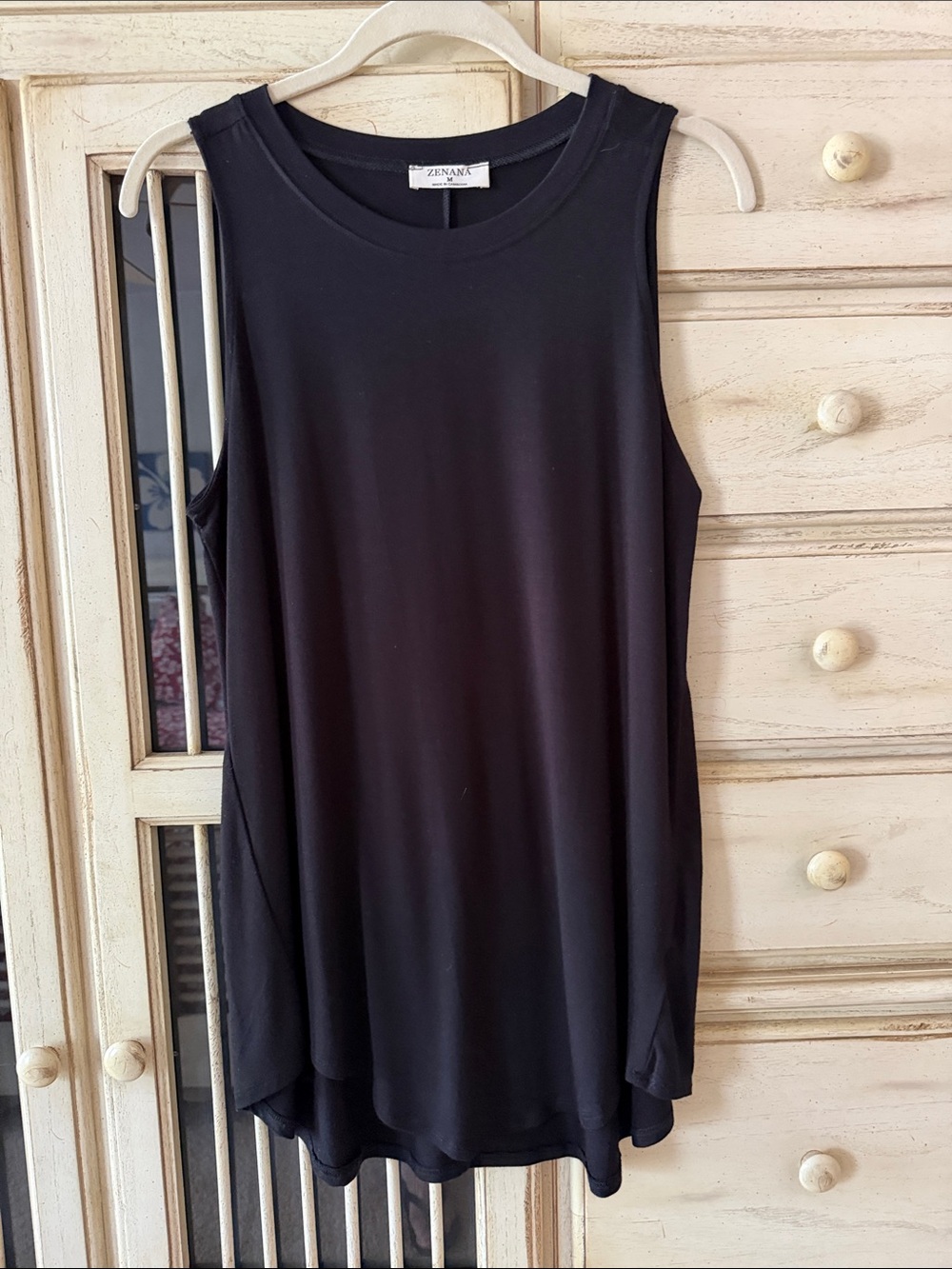 Zenana Outfitters Black Sleeveless Swing Tank